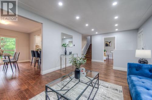 48 Westmount Road S, Waterloo, ON - Indoor Photo Showing Living Room