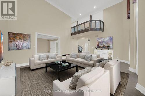 25 Jenkins Drive, Richmond Hill, ON - Indoor Photo Showing Living Room