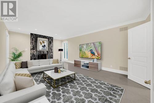 25 Jenkins Drive, Richmond Hill, ON - Indoor Photo Showing Living Room