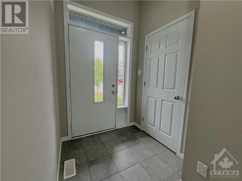 335 Nonius Street, Ottawa, ON - Indoor Photo Showing Other Room