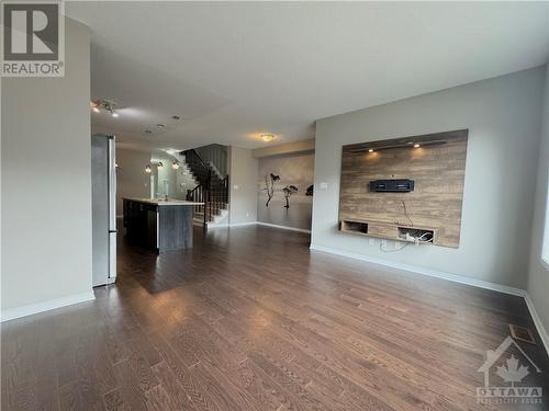 335 Nonius Street, Ottawa, ON - Indoor Photo Showing Living Room