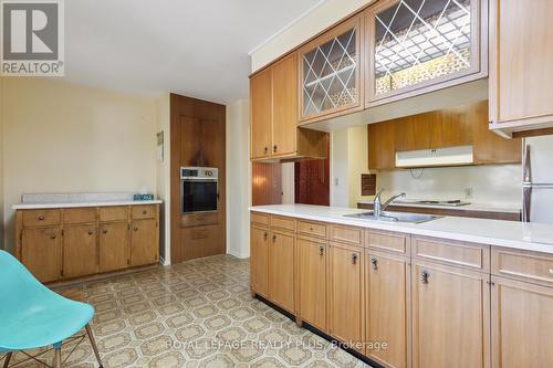 2113 Stonehouse Crescent, Mississauga, ON - Indoor Photo Showing Kitchen