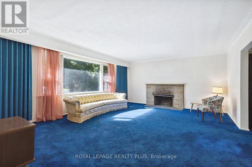 2113 Stonehouse Crescent, Mississauga, ON - Indoor Photo Showing Living Room With Fireplace