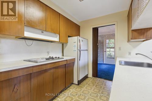 2113 Stonehouse Crescent, Mississauga, ON - Indoor Photo Showing Kitchen