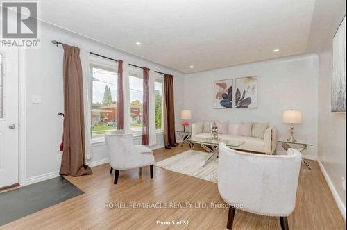 Upper - 199 Allen Street E, Waterloo, ON - Indoor Photo Showing Living Room