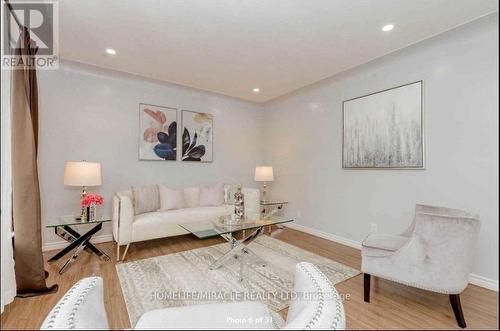 Upper - 199 Allen Street E, Waterloo, ON - Indoor Photo Showing Living Room