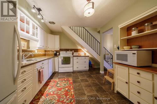 760 Berkshire Drive, London, ON - Indoor Photo Showing Kitchen With Double Sink