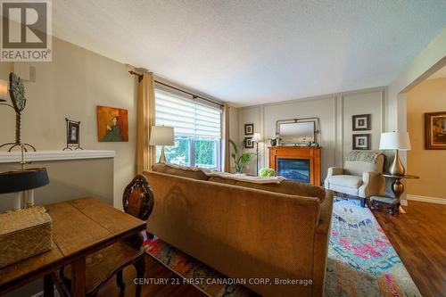 760 Berkshire Drive, London, ON - Indoor Photo Showing Living Room With Fireplace