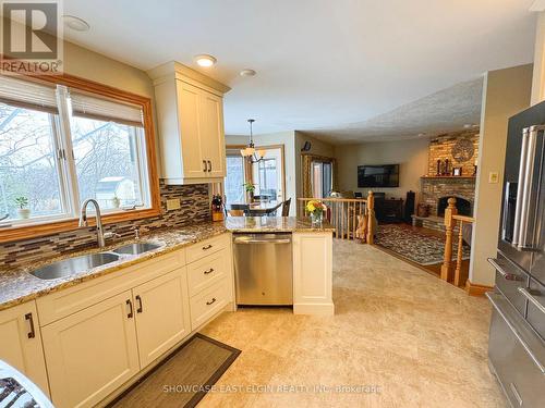 28 Sinclair Crescent, Aylmer (Ay), ON - Indoor Photo Showing Kitchen With Double Sink