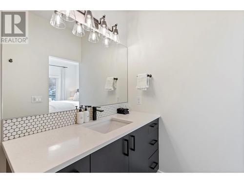 3331 Aspen Lane, Kelowna, BC - Indoor Photo Showing Bathroom