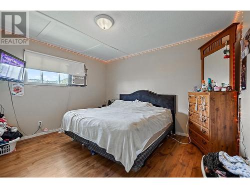 528 Hein Road, Kelowna, BC - Indoor Photo Showing Bedroom