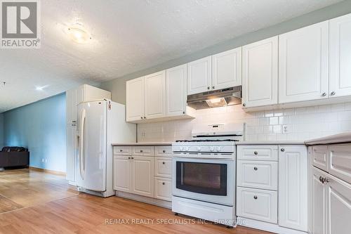 18 Carberry Street, Erin, ON - Indoor Photo Showing Kitchen