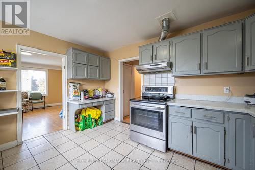 151 University Avenue E, Waterloo, ON - Indoor Photo Showing Kitchen