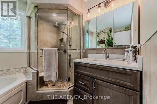 12 Jo Ann Crescent, Centre Wellington, ON - Indoor Photo Showing Bathroom