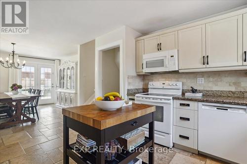 70 Country Club Drive, Hamilton, ON - Indoor Photo Showing Kitchen