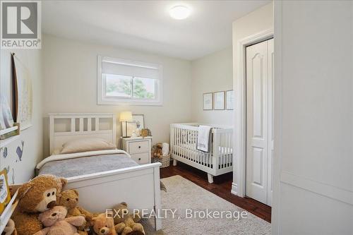 70 Country Club Drive, Hamilton, ON - Indoor Photo Showing Bedroom