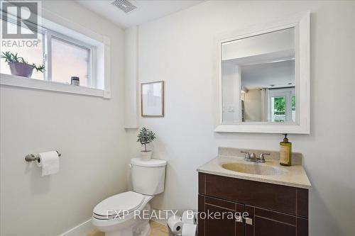 70 Country Club Drive, Hamilton, ON - Indoor Photo Showing Bathroom