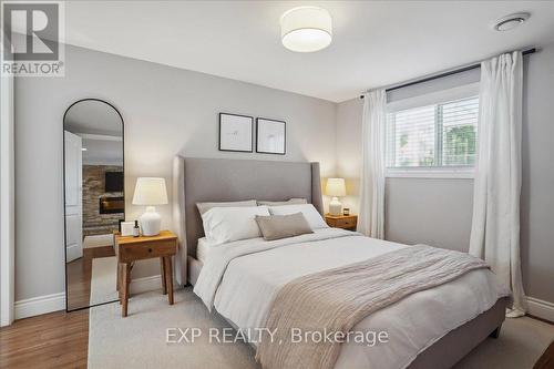 70 Country Club Drive, Hamilton, ON - Indoor Photo Showing Bedroom