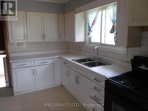 3376 Cattell Drive, Niagara Falls, ON - Indoor Photo Showing Kitchen With Double Sink