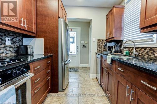 116 Poplar Court, London, ON - Indoor Photo Showing Kitchen With Double Sink