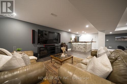 21 Tedley Boulevard, Brantford, ON - Indoor Photo Showing Living Room