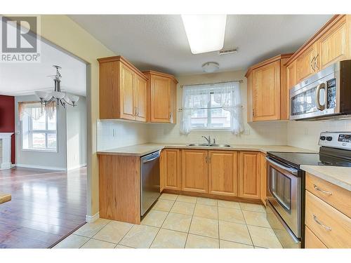 1967 Underhill Street Unit# 707, Kelowna, BC - Indoor Photo Showing Kitchen With Double Sink