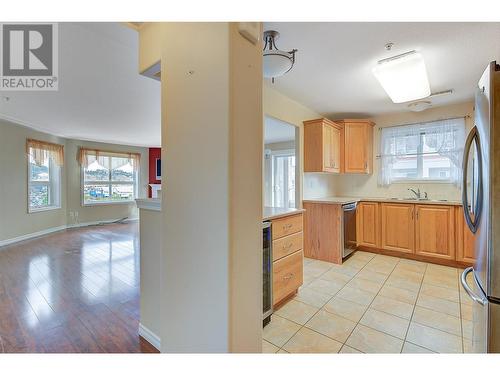 1967 Underhill Street Unit# 707, Kelowna, BC - Indoor Photo Showing Kitchen