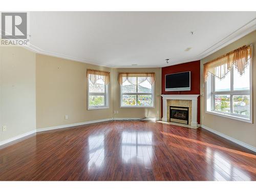 1967 Underhill Street Unit# 707, Kelowna, BC - Indoor Photo Showing Living Room With Fireplace