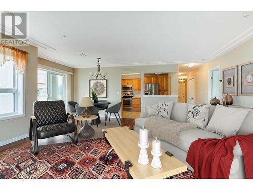 1967 Underhill Street Unit# 707, Kelowna, BC - Indoor Photo Showing Living Room