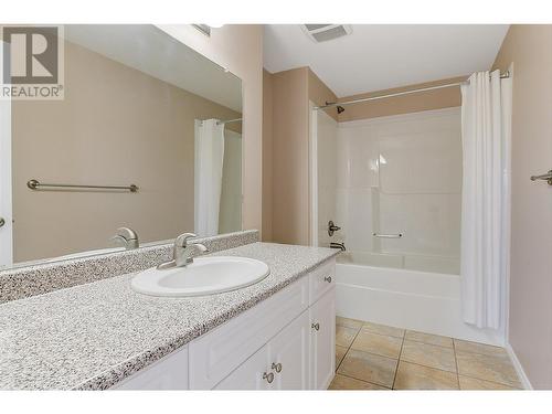 1967 Underhill Street Unit# 707, Kelowna, BC - Indoor Photo Showing Bathroom