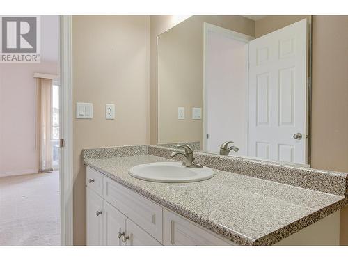 1967 Underhill Street Unit# 707, Kelowna, BC - Indoor Photo Showing Bathroom