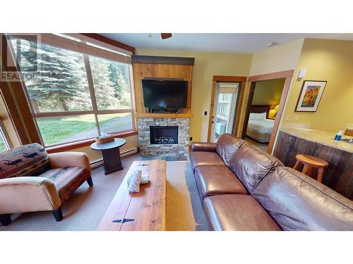 4559 Timberline  Crescent Unit# 612C, Fernie, BC - Indoor Photo Showing Living Room With Fireplace