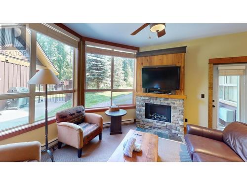 4559 Timberline  Crescent Unit# 612C, Fernie, BC - Indoor Photo Showing Living Room With Fireplace