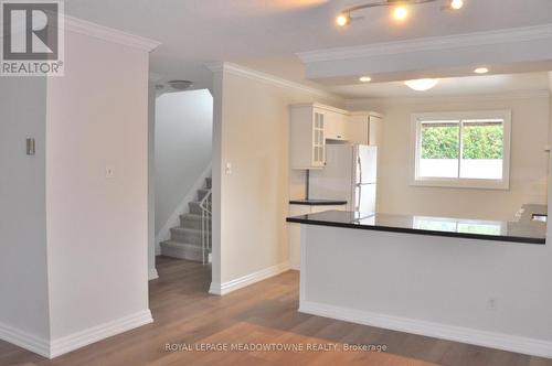 5 - 2056 Marine Drive, Oakville, ON - Indoor Photo Showing Kitchen