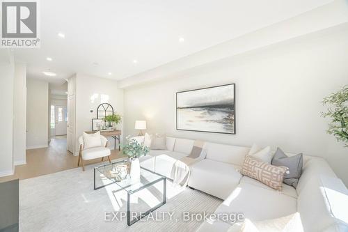 5064 Mercer Common, Burlington, ON - Indoor Photo Showing Living Room