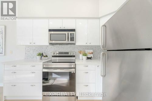 5064 Mercer Common, Burlington, ON - Indoor Photo Showing Kitchen