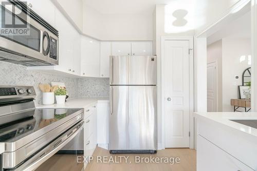 5064 Mercer Common, Burlington, ON - Indoor Photo Showing Kitchen