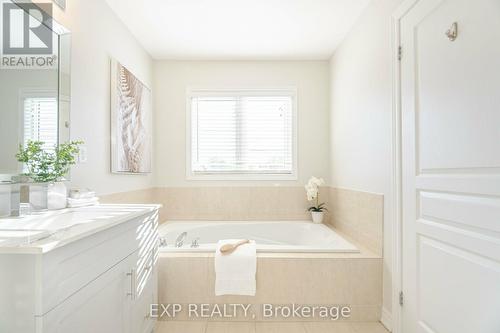 5064 Mercer Common, Burlington, ON - Indoor Photo Showing Bathroom