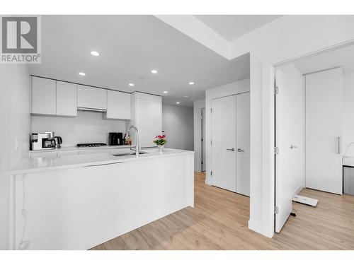 2609 652 Whiting Way, Coquitlam, BC - Indoor Photo Showing Kitchen With Double Sink