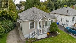 187 EAST 25TH STREET  Hamilton, ON L8V 3A4