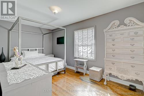 2239 Gerrard Street E, Toronto, ON - Indoor Photo Showing Bedroom