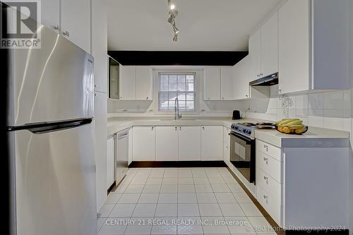 2239 Gerrard Street E, Toronto, ON - Indoor Photo Showing Kitchen