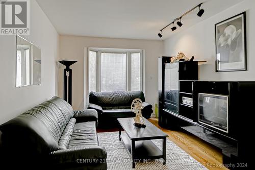 2239 Gerrard Street E, Toronto, ON - Indoor