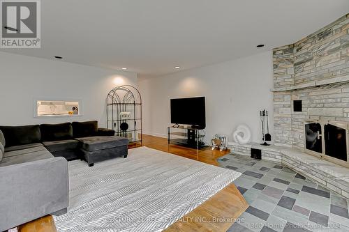 2239 Gerrard Street E, Toronto, ON - Indoor Photo Showing Other Room