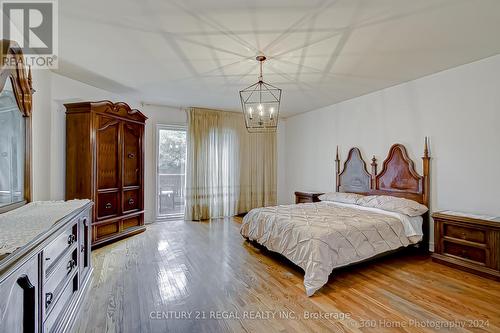 2239 Gerrard Street E, Toronto, ON - Indoor Photo Showing Bedroom