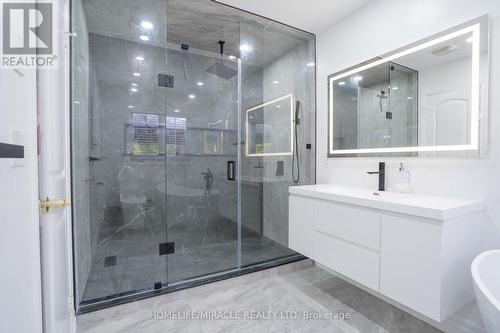 76 Jennings Drive N, Clarington, ON - Indoor Photo Showing Bathroom