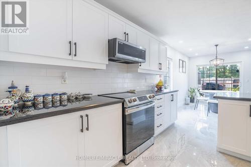 76 Jennings Drive N, Clarington, ON - Indoor Photo Showing Kitchen With Upgraded Kitchen