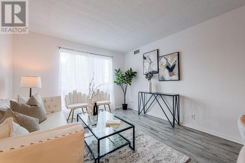 703 - 11 Lee Centre Drive, Toronto, ON - Indoor Photo Showing Living Room