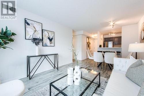 703 - 11 Lee Centre Drive, Toronto, ON - Indoor Photo Showing Living Room