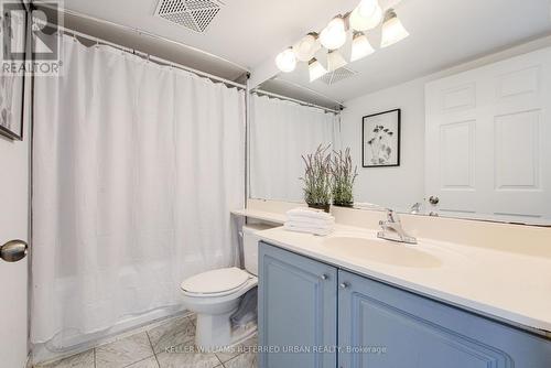 703 - 11 Lee Centre Drive, Toronto, ON - Indoor Photo Showing Bathroom